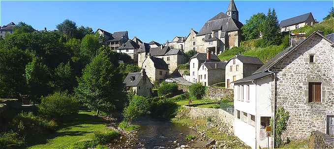 La Vzre au pied du village de Treignac