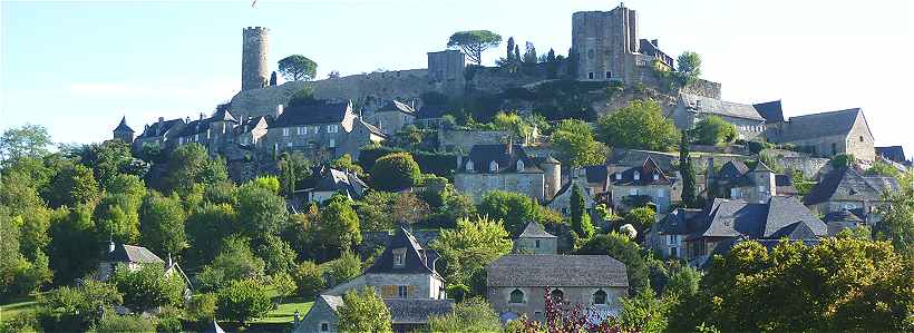 Le village de Turenne avec son chteau-fort et ses maisons anciennes