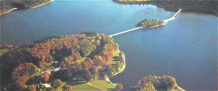 Panorama sur une partie du lac de Vassivire