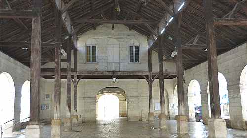 Intrieur des Halles de Bourgueil