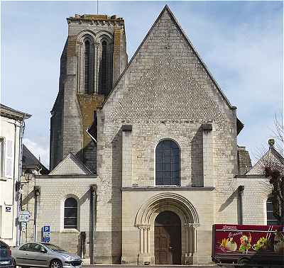 Faade Ouest de l'glise Saint Germain de Bourgueil