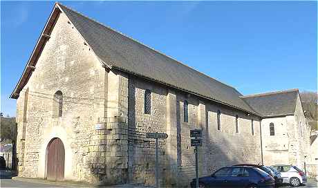 Faade et ct Sud de l'glise Saint Laurent de Langeais