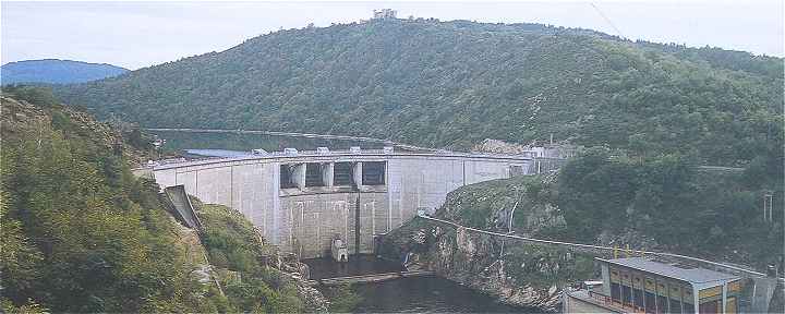 Barrage et lac de Grangent sur la Loire