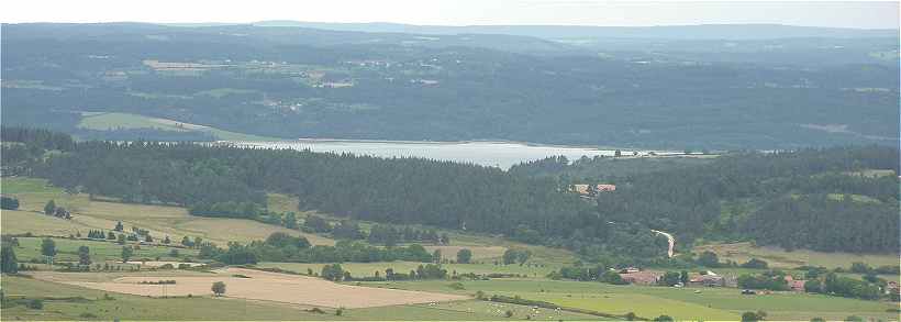 Langogne: le Lac de Naussac (vu  partir de Pradelles)