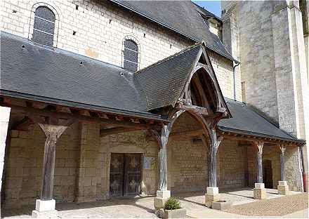 Flanc Sud de l'glise Saint Martin de Restign