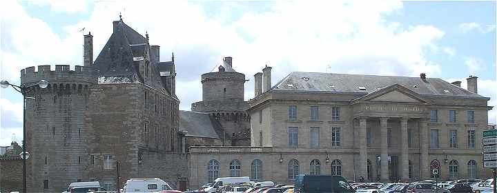 Chateau et Palais de justice d'Alenon