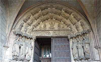 Notre-Dame de la Couture: haut du Porche de la faade