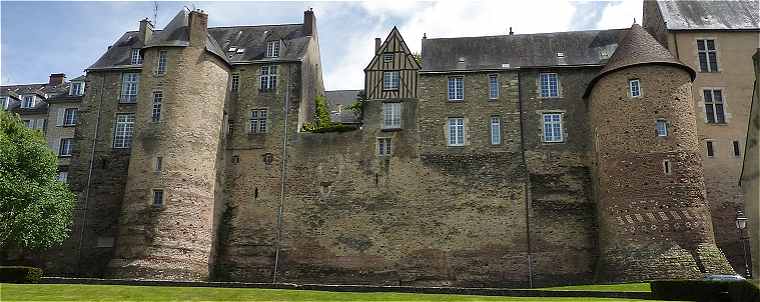 Vue des Remparts Gallo-Romain du Mans