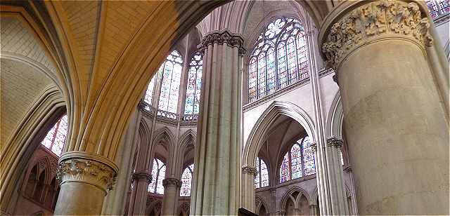 Cathdrale Saint Julien: intrieur de la partie Gothique