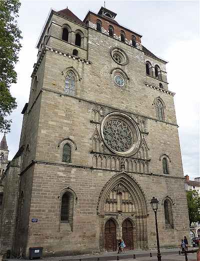 Faade Ouest de la cathdrale Saint Etienne de Cahors