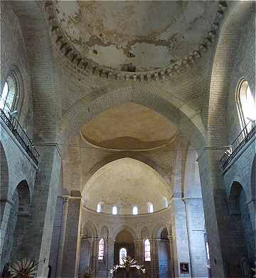 Vue intrieure de la nef de l'glise abbatiale de Sainte Marie de Souillac