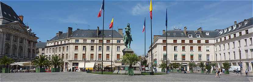 La Place Jeanne d'Arc  Orlans