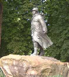 Champs Elyses -  Statue de Clmenceau