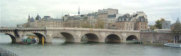 L'Ile de la Cit, au premier plan le Pont Neuf et sur la gauche les batiments du Palais de Justice