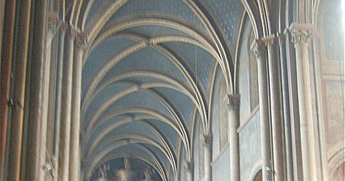 Intérieur nef romane