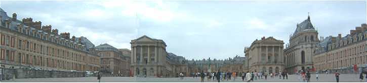 La Cour d'Honneur du chateau de Versailles