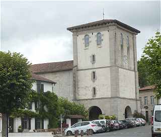 L'glise du village d'Ascain