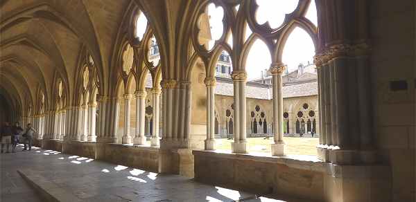 Bayonne: le cloitre de la cathdrale Notre-Dame