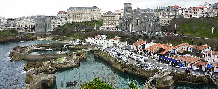 Biarritz: le Port des Pcheurs et l'glise Sainte Eugnie