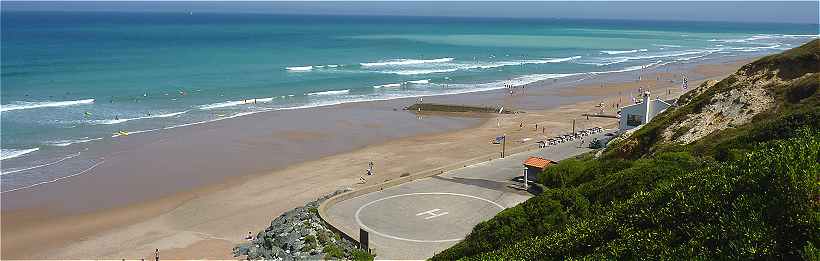 La plage de Bidart accueille des coles de surf