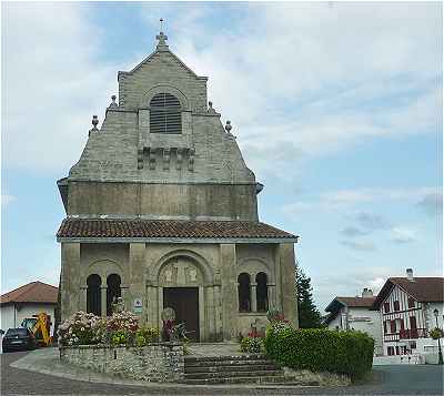 La faade de l'glise Mouguerre