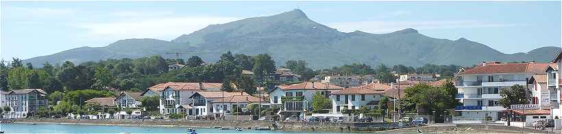 Saint Jean de Luz: vue sur la Rhune (900 mtres d'altitude)