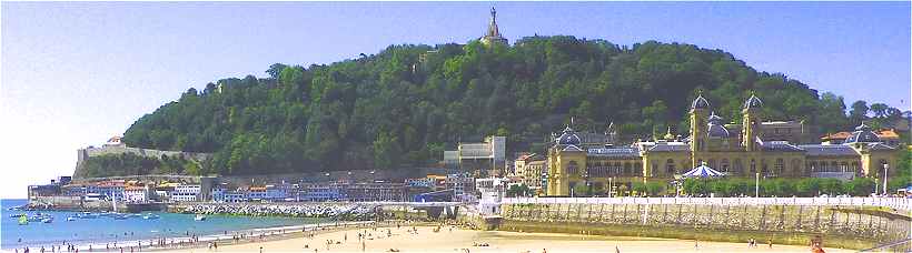 Saint Sbastien: le Mont Urgull, le Vieux Port et au premier plan le quartier Centro avec l'Htel de Ville