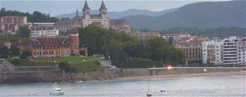 Le Palais de Miramar et le dbut de la plage de Ondaretta  Saint Sbastien