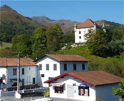 Saint Etienne de Bagorry avec le chteau d'Etchaux