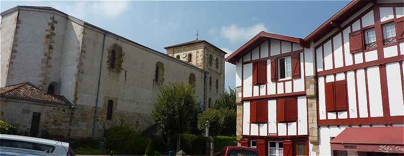 Saint Pe sur Nivelle: glise et maisons basques