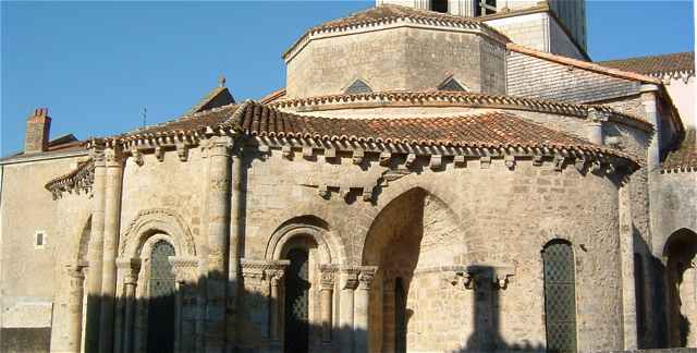 Chevet de la collgiale Saint Pierre d'Airvault