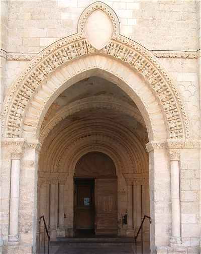 Porche de l'glise Romane d'Airvault