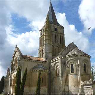Eglise Saint Pierre d'Aulnay en Saintonge
