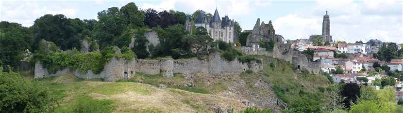 Panorama sur Bressuire et les ruines de son chteau-fort