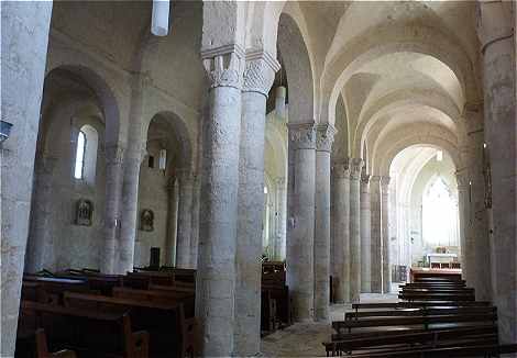 Nef et collatéraux de l'église Notre-Dame de Champdeniers