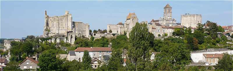 Vue sur la Ville Haute de Chauvigny