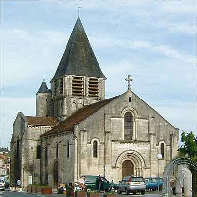 Faade de l'glise Notre-Dame de Chauvigny