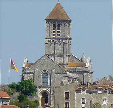 Collgiale Saint Pierre de Chauvigny: Faade