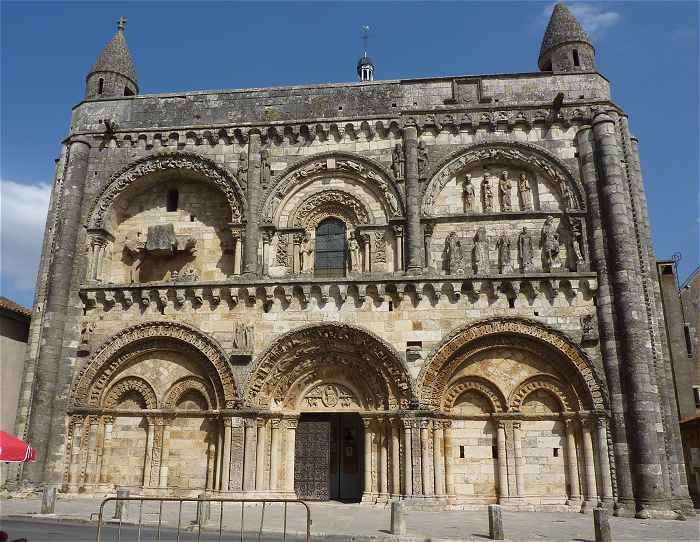 Faade de l'glise Saint Nicolas de Civray