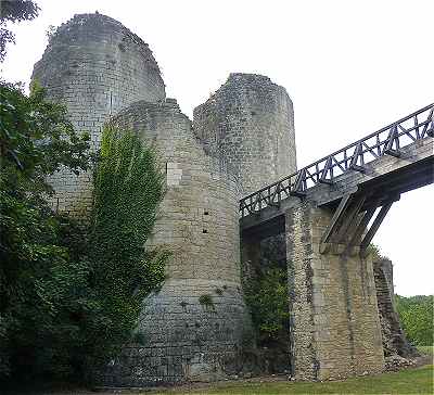 Chatelet du chteau de Genay