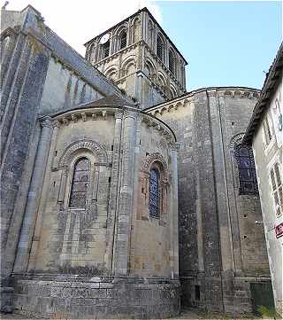 Chevet de l'glise Notre-Dame et Saint Junien de Lusignan