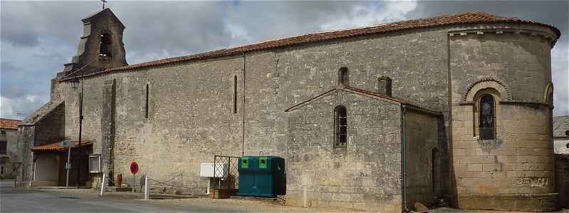 Eglise Romane de Thors près de Matha en Saintonge