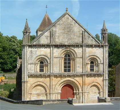 Faade Ouest de l'glise Saint Hilaire de Melle