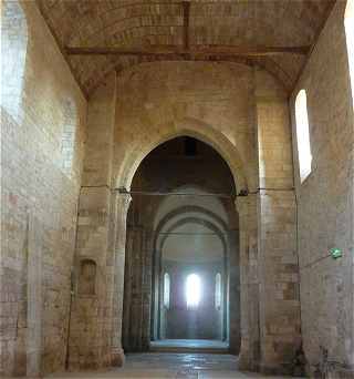 Intrieur de la nef de l'glise Saint Savinien de Melle