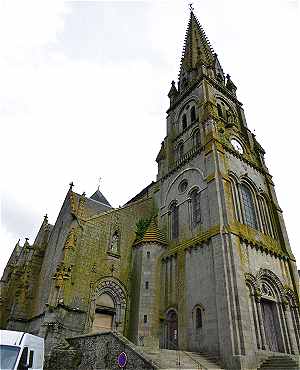 Tour-porche de l'glise Saint Laurent de Parthenay