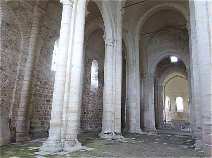 Eglise Saint Pierre de Parthenay le Vieux