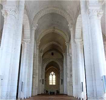 Nef centrale de l'glise Sainte Eulalie de Secondigny