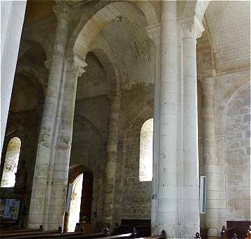 Nef et collatral de l'glise Sainte Eulalie de Secondigny