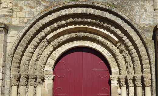 Portail central de l'glise de Saint Jouin de Marnes