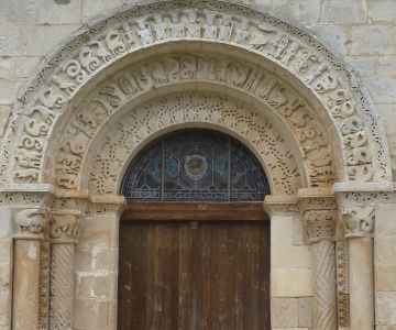 Sculpture du portail de l'glise de Saint Mand sur Brdoire